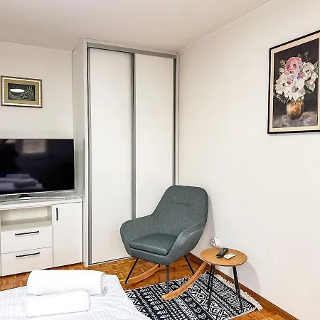 Modern Family And Work Friendly In Apartment